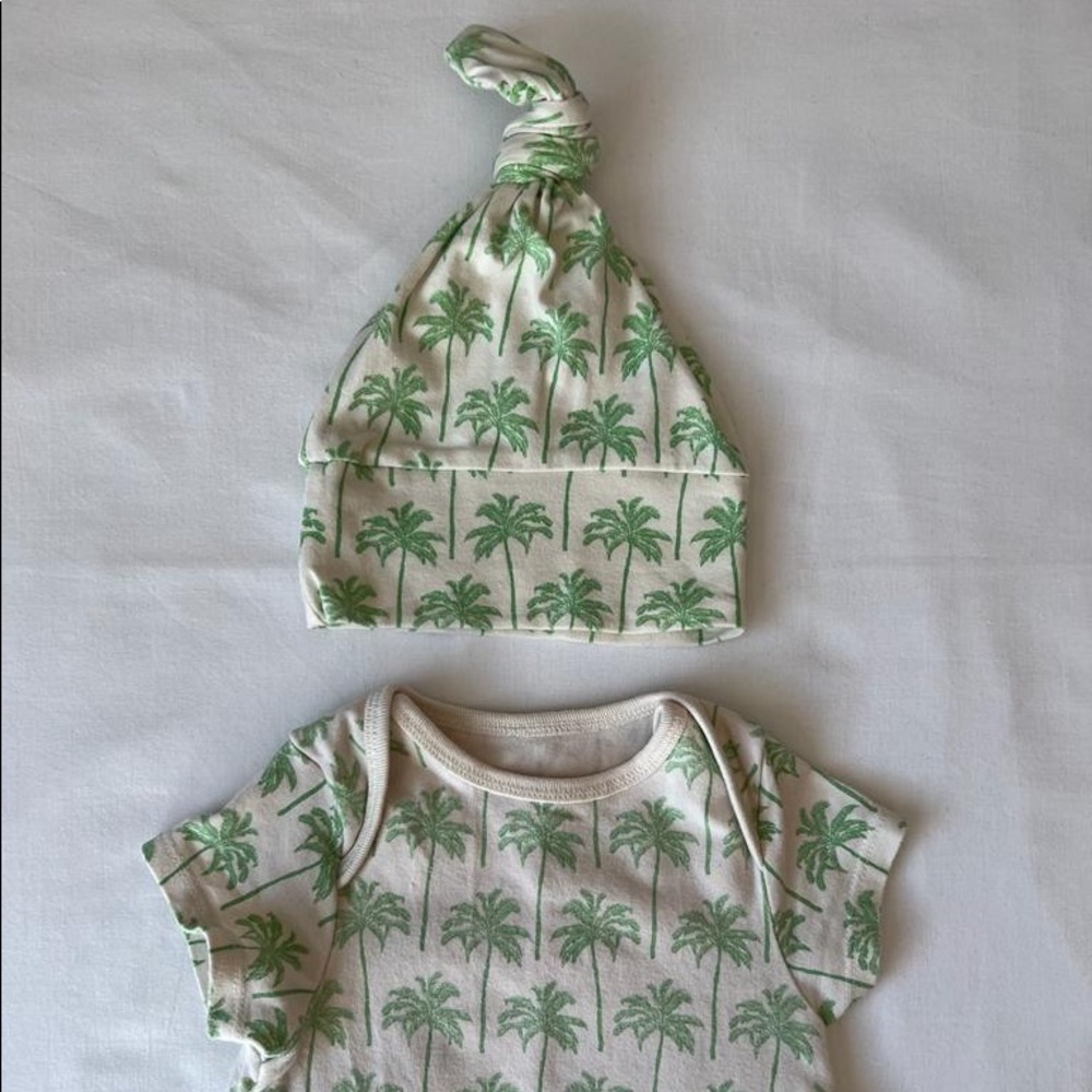 Pink Chicken Bodysuit unisex 6months - scroll for the video